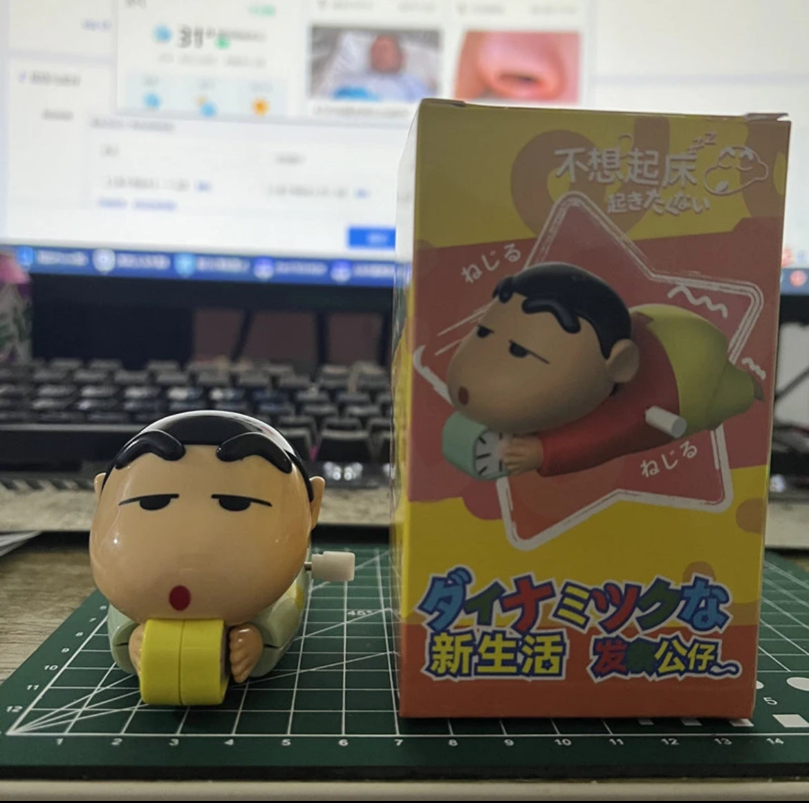 Crayon Shin-Chan Crawling Toy, Wind-Up Figure, Creative Ornament, Cute Collectible